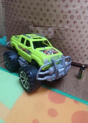 Позашляховик внедорожник машина 🚙 з великими колесами машинка xrace