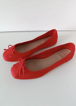 Р 7 / 40-41 стелька 26,5 см яркие красные туфли на низком ходу балетки m&s