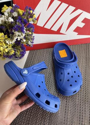 Оригінальні шльопанці crocs