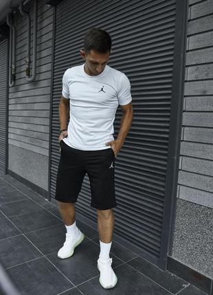Літній спортивний комплект футболка + шорти nike jordan4 фото