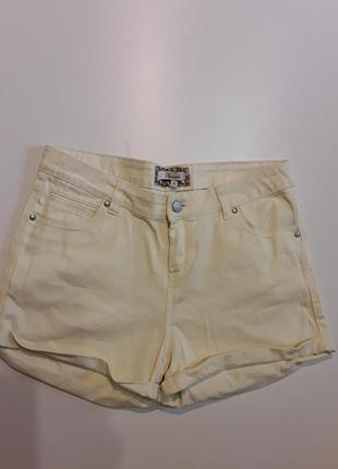 Фирменные шорты