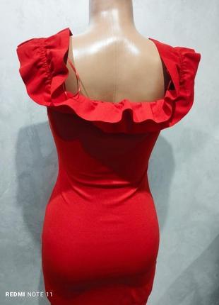 Привлекательное платье по фигуре успешного испанского бренда zara. новое, с биркой5 фото