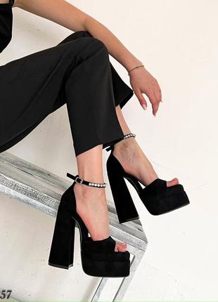 Жіночі босоніжки на високому підборі