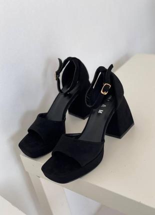 Чорні босоніжки туфлі з еко-замші на стійкому каблучку та платформі5 фото