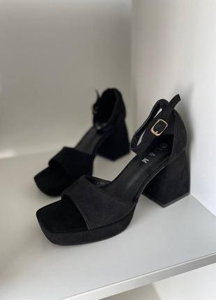 Чорні босоніжки туфлі з еко-замші на стійкому каблучку та платформі6 фото