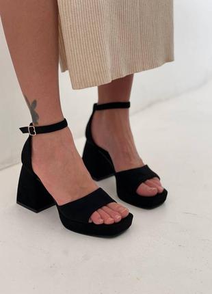 Чорні босоніжки туфлі з еко-замші на стійкому каблучку та платформі7 фото