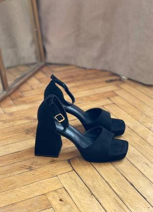 Чорні босоніжки туфлі з еко-замші на стійкому каблучку та платформі8 фото