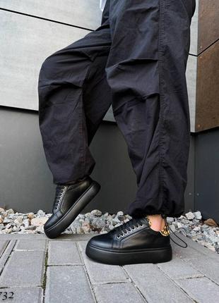 Натуральные кожаные черные кеды - кроссовки на высокой подошве7 фото