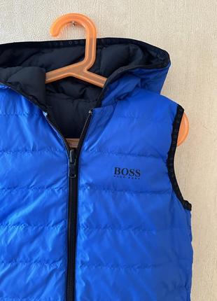 Двухсторонняя жилетка на мальчика hugo boss 6-8 лет2 фото