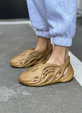 Жіночі шльопанці-сланці, кросівки, коричневі5 фото