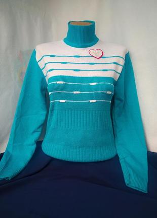 Теплый женский гольф голубого цвета водолазка в рубчик свитер