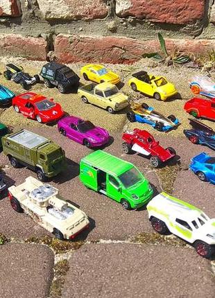 Модели машинок hot wheels matell,maisto, majorette.