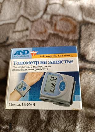 Тонометр автоматический на запястье ub-201 and, япония1 фото