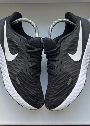 Nike revolution 5