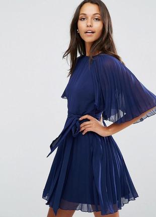 Чарівне темно-синє плаття з крилами asos