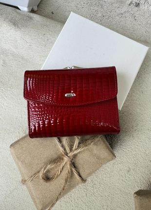 Женский кожаный кошелек