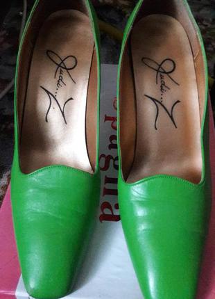 Яскраві оригінальні туфлі з натуральної шкіри