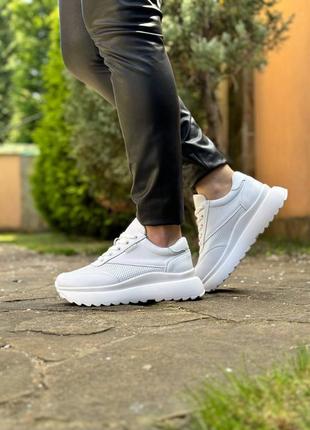Жіночі кросівки натуральна шкіра