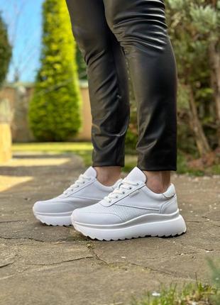 Жіночі кросівки натуральна шкіра