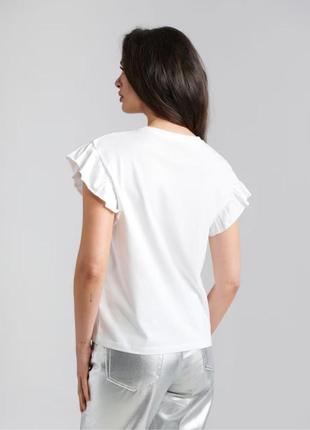 Женская футболка со сборками на рукавах