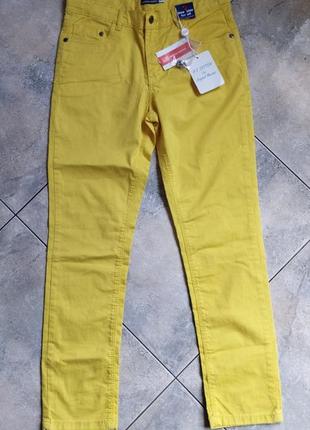 Новые, желтого цвета джинсы р.s