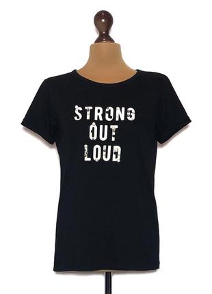 Класна футболка з красивою обробкою