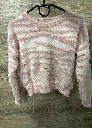 Классный мягенький свитер 6-7-8 лет