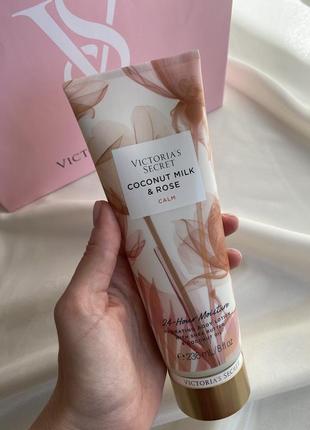 Лосьйон для тіла victoria’s secret coconut milk&rose оригінал natural beauty exfoliating body lotion1 фото