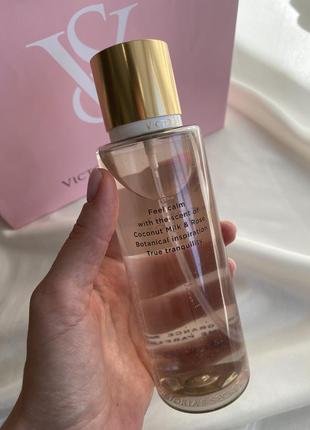 Спрей/міст для тіла victoria’s secret coconut milk&rose оригінал natural beauty exfoliating body2 фото