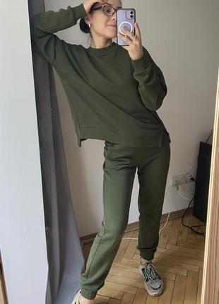 Спортивный костюм хаки зеленый