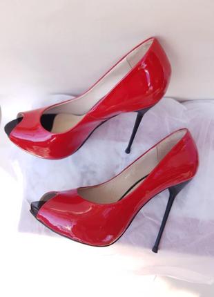 Мега вишукані туфлі босоніжки червоні лакові startys3 фото
