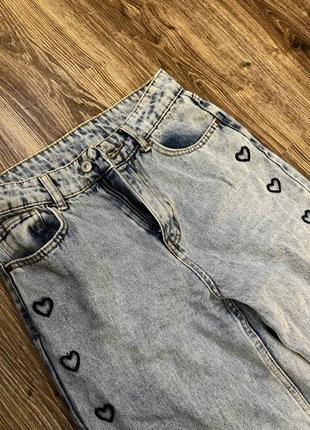 Трендовые джинсы сердечки