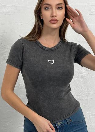 Женская футболка с минималистичным принтом, с сердцем, сердечка, тай дай, варенка, майка, серая, бежевая, базовая, хлопок, хлопковая8 фото