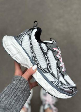 Кроссовки женские