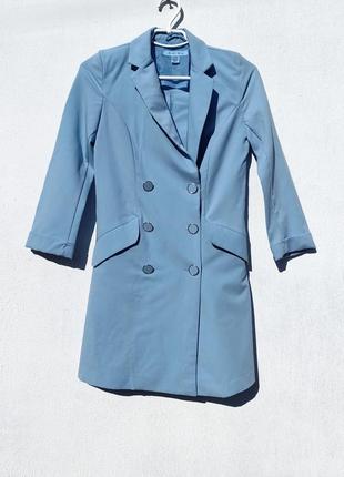 Стильный длинный голубой пиджак amisu