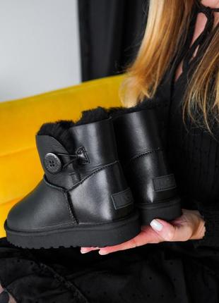 Женские чёрные угги ugg mini bailey button black7 фото