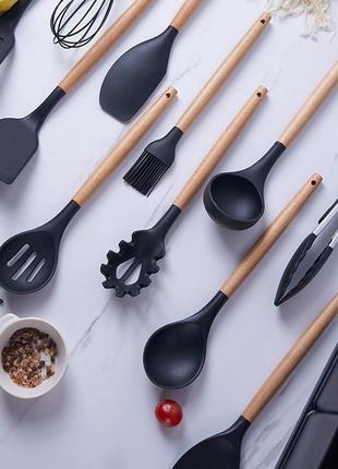 Набір кухонного приладдя на підставці 19 штук кухонні аксесуари з силікону з бамбуковою ручкою чорний1 фото