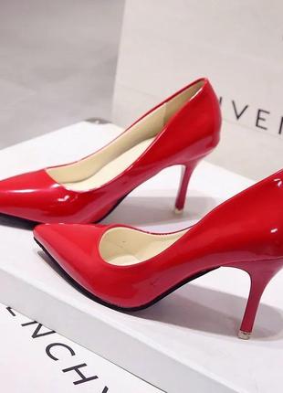 Лаковые туфли классические острый носок низкий каблук шпилька красные экокожа качественные новые тренд 2024 женские1 фото