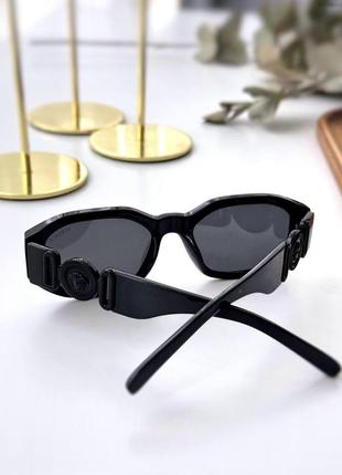 Versace сонцезахисні окуляри , uv400 , лінзи чорні , оправа чорного кольору з чорним значком3 фото