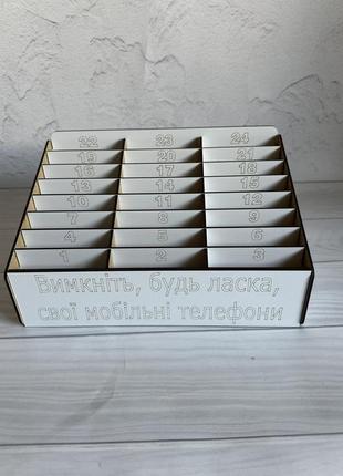 Подставка-органайзер для телефонов смартфонов на 24 ячеек  деревянная сборная подставка для телефона3 фото