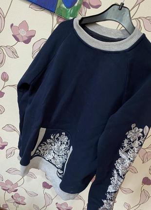 Свитшот вышитый