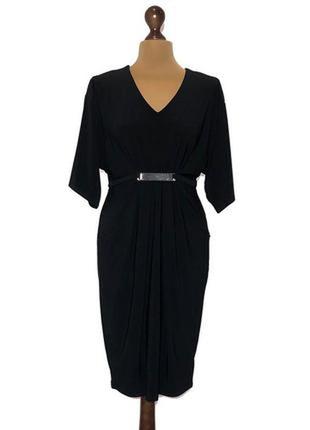 Эффектное платье с красивым декором-золотым пояском