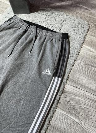 Оригинальные, спортивные штаны от “adidas”3 фото