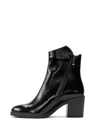 Кожаные лаковые ботинки черного цвета4 фото