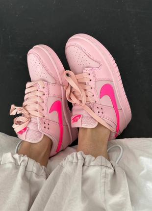 Кросівки nike dunk low gs triple pink1 фото