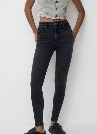 Стрейчевые джинси скинни skinny черные pull & bear высокая посадка
