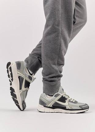 Мужские кроссовки в стиле nike vomero 5 найк / демисезонные / весенние, летние, осенние / обувь / кожа, сетка / серые, белые, черные