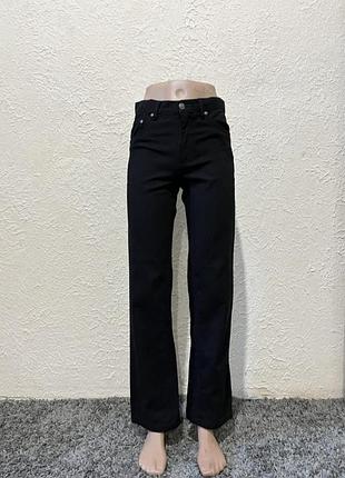 Черные джинсы