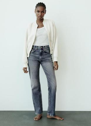 Жіночі джинси zara гарного сіро-синього кольору, модель straight fit.