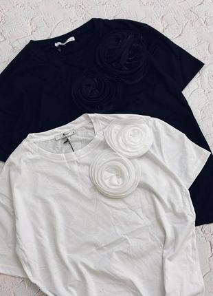 100% бавовна ‼️ женская футболка туречка с пришитым украшением цветком / s, m, l / мод 70423 фото